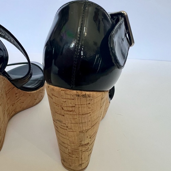SOLD - Stuart Weizman black Patent Leather Cork Wedge Heel Sandal Oneliner - Picture 3 of 10